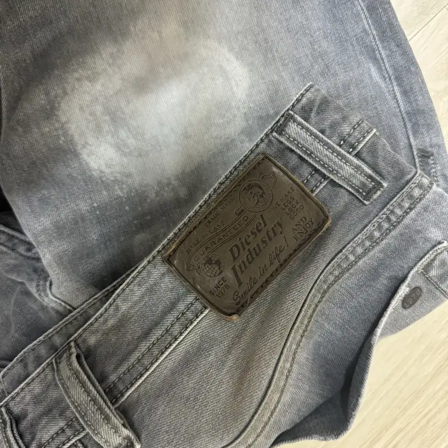 Diesel viker regular straight gray jeans