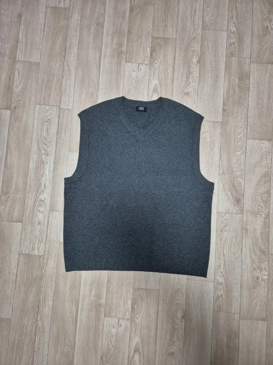 Gentleman's Lambswool V-Neck Knit Vest L