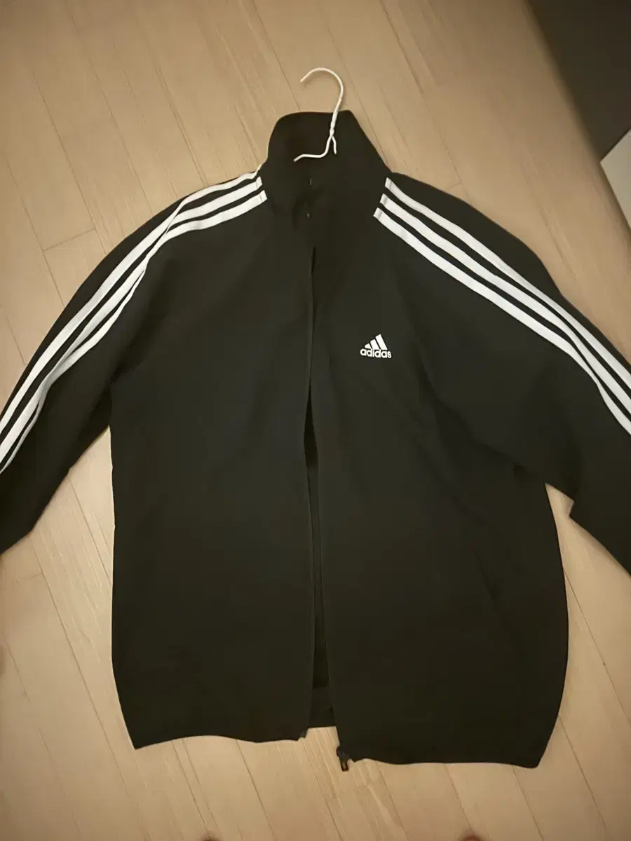 Adidas Windbreaker Genuine L