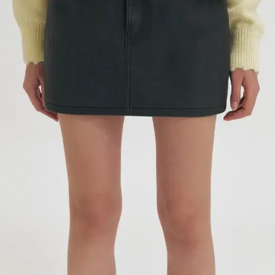 새상품) 그로브 로우라이즈 레더치마 / 23SS REID SKIRT