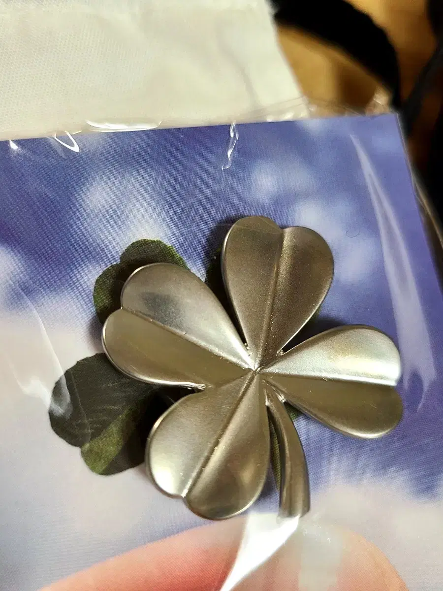 [Free Shipping] Afterpray Leaf Clover Brooch Silver New