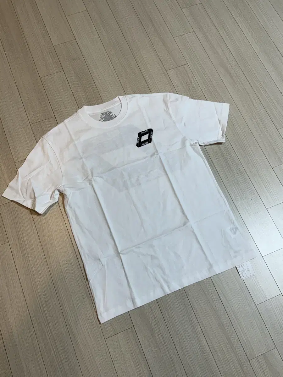 [L] Pallas Dodgy but lush Tee White