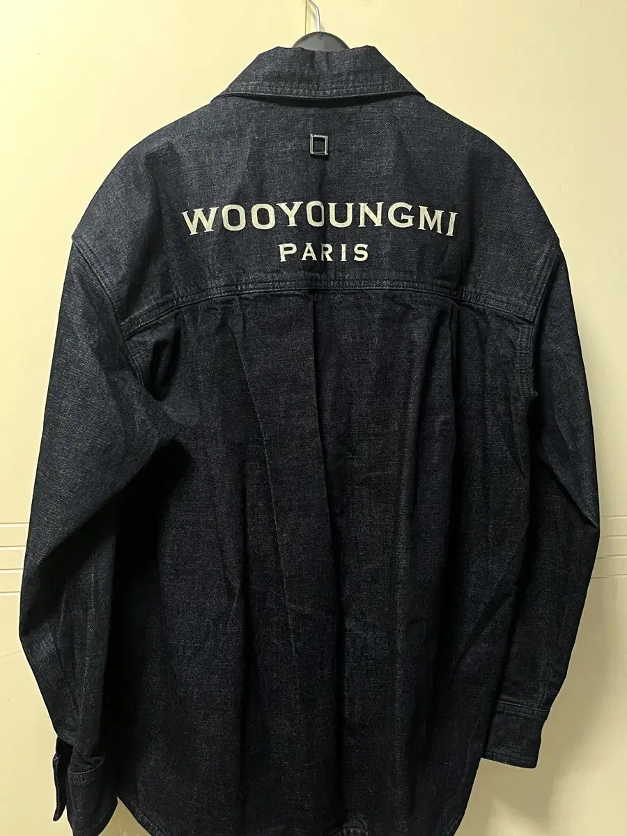 Quick sale) Wooyoung Mi Woo's denim back logo shirt bloo 46