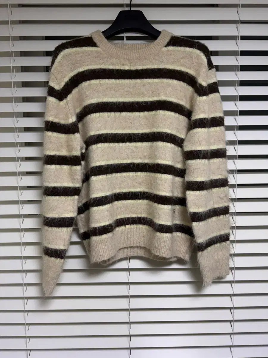 Flack beige striped knit