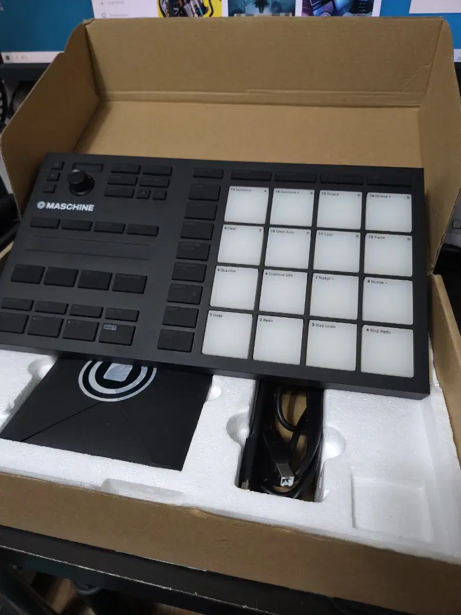 미디 컨트롤러 NI maschine micro