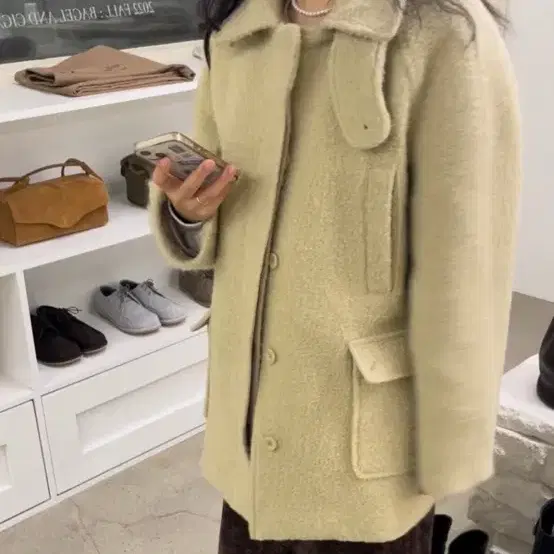 아우로 ouro fluffy coat 하프코트 플러피 코트 부클코트