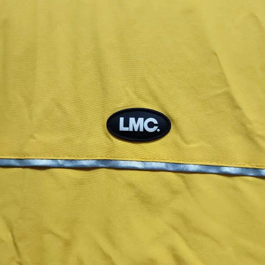 LMC 노랑색 패딩