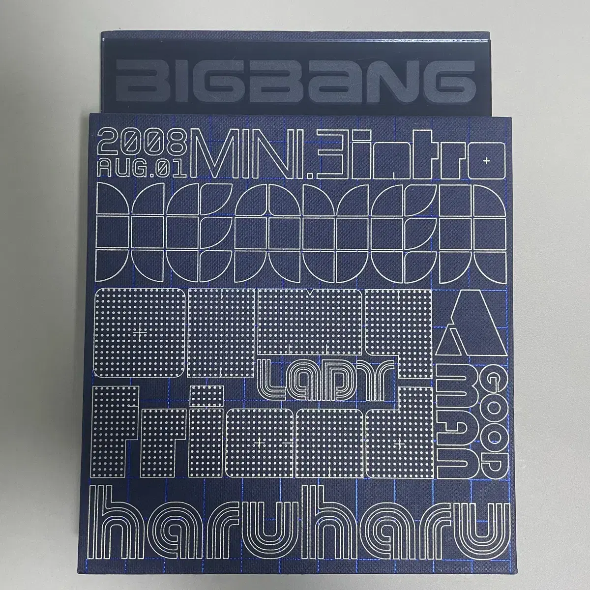 (FREE SHIPPING) I'm selling an autographed Big Bang One Day at a Time album!