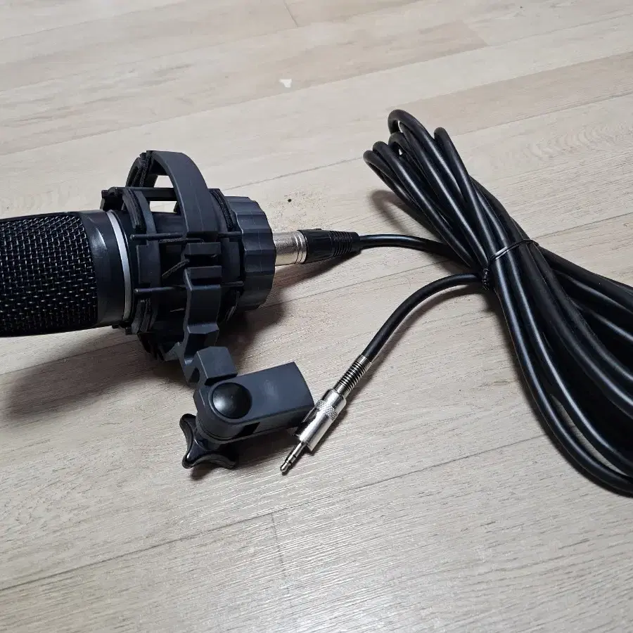 AKG C3000