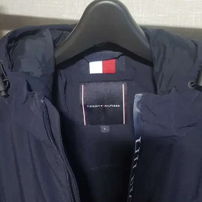 택포 95/100 S급 정품 TOMMY HILFIGER 경량 다운 패딩!