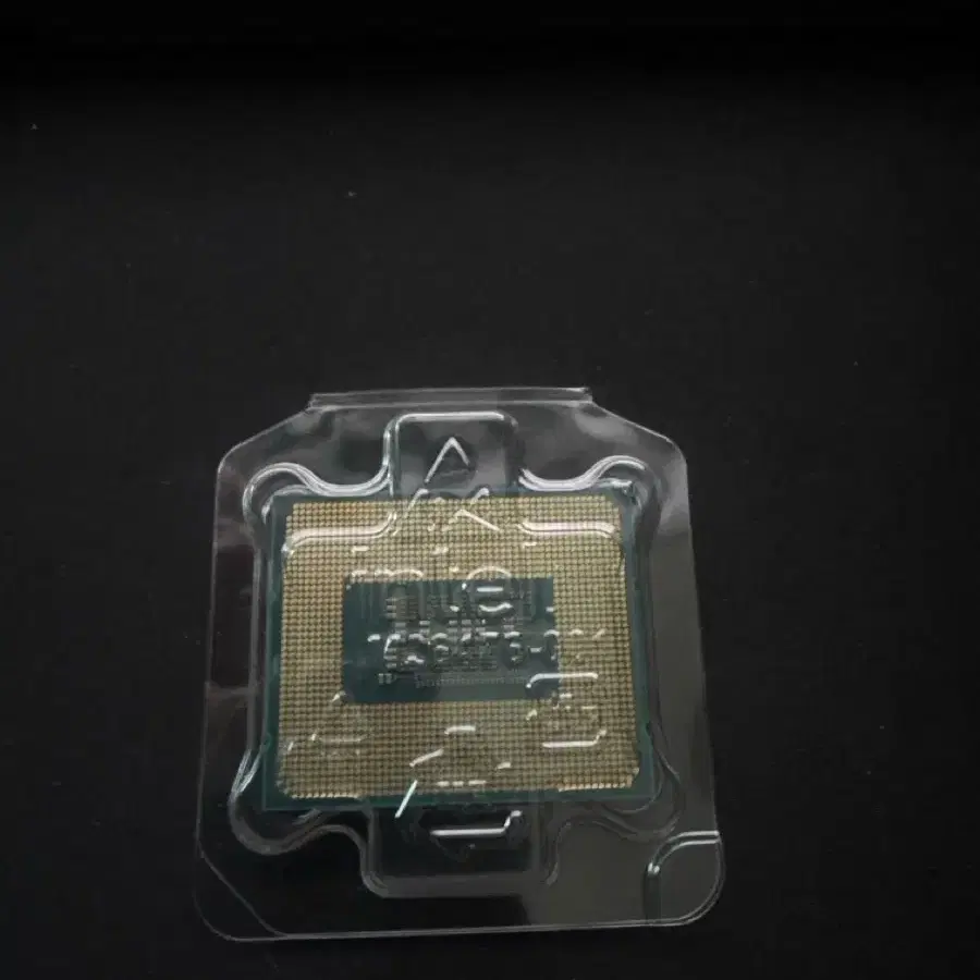 인텔 i3-13100f cpu 팝니다.  쿨러미포함