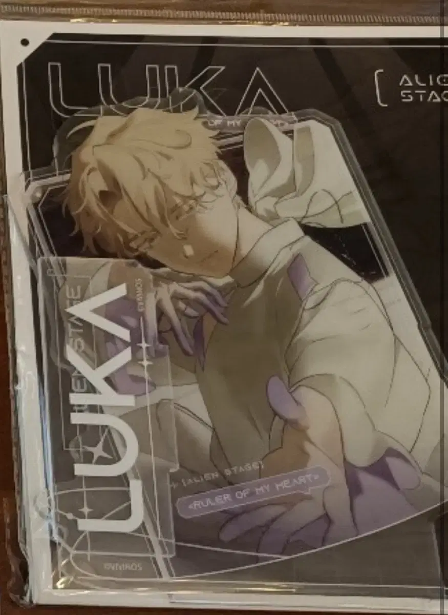 Alienstage Ester Luca Vahn acrylic stand sealed WTS