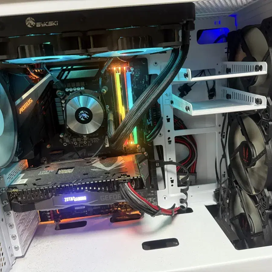 i7 9700K RTX2070 게이밍컴퓨터 판매합니다.