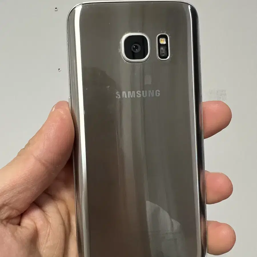 갤럭시 S7 실버 32GB 판매합니다.