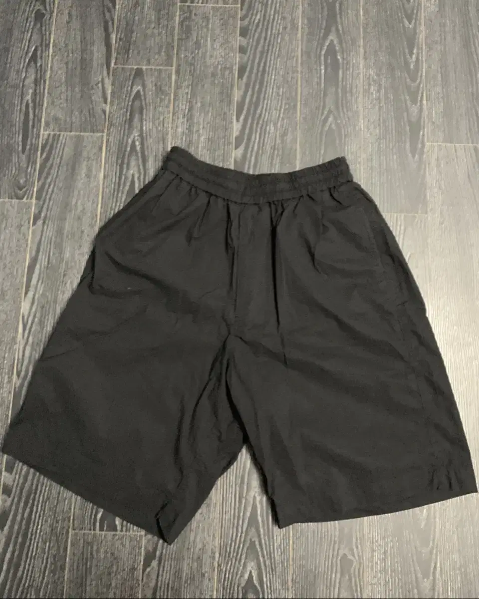 New) The Mann Shorts Size S