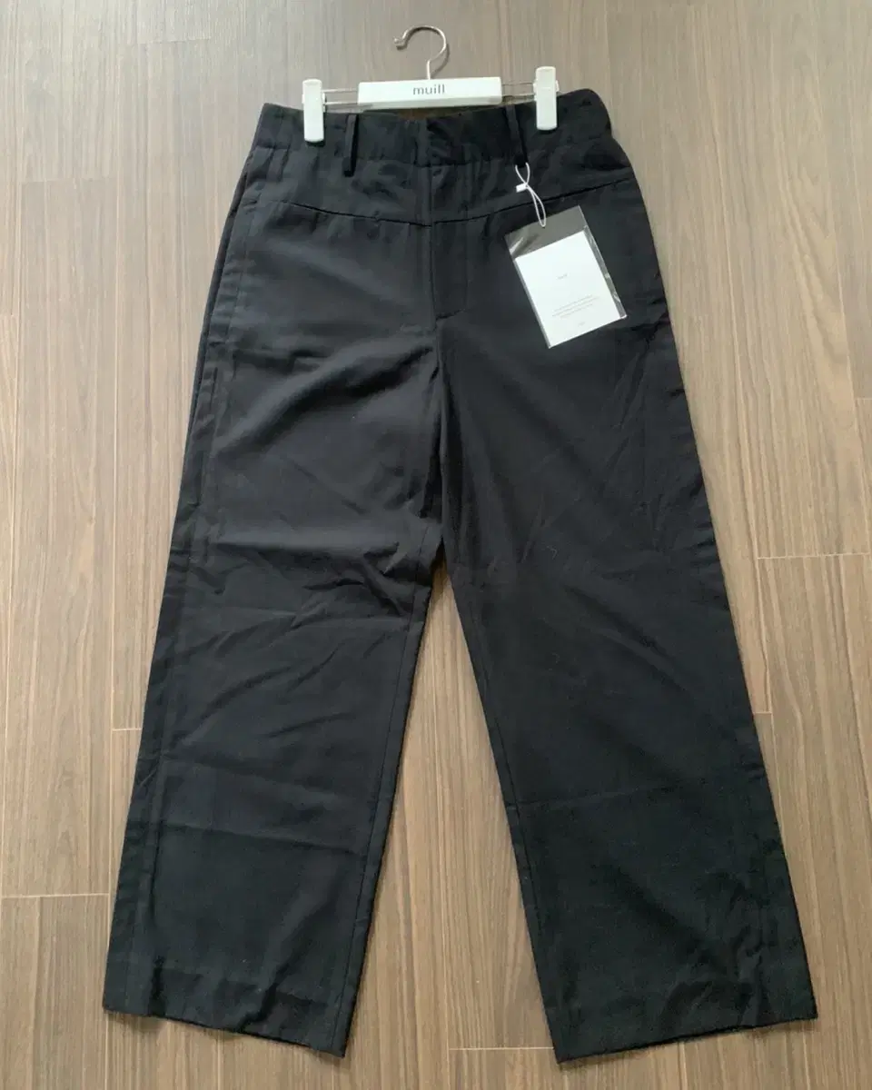 New) muill Outside Line Slacks size S