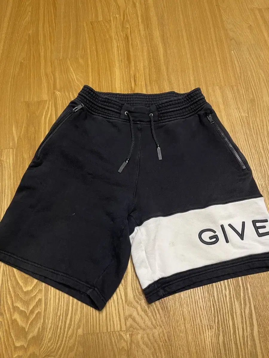 Genuine Givenchy vahn size S