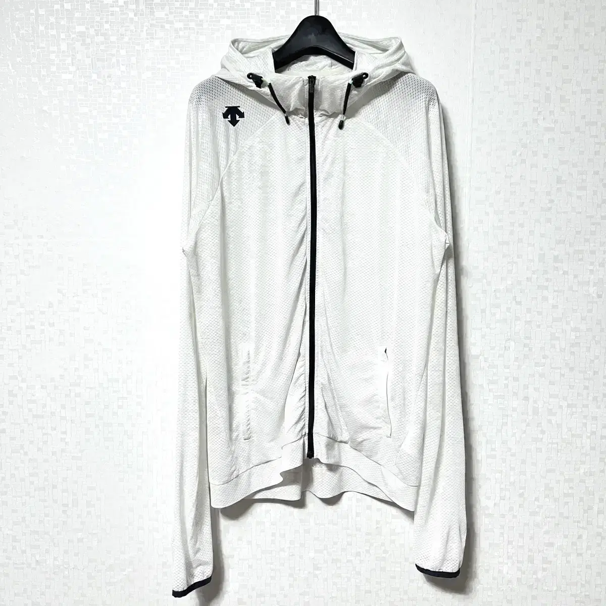 [L,100]Descent Training Functional Hoodie Zip-Up White