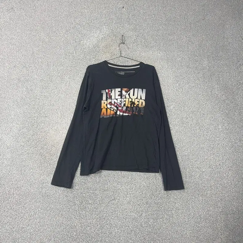 Nike Vintage Print Long Sleeve Tee L