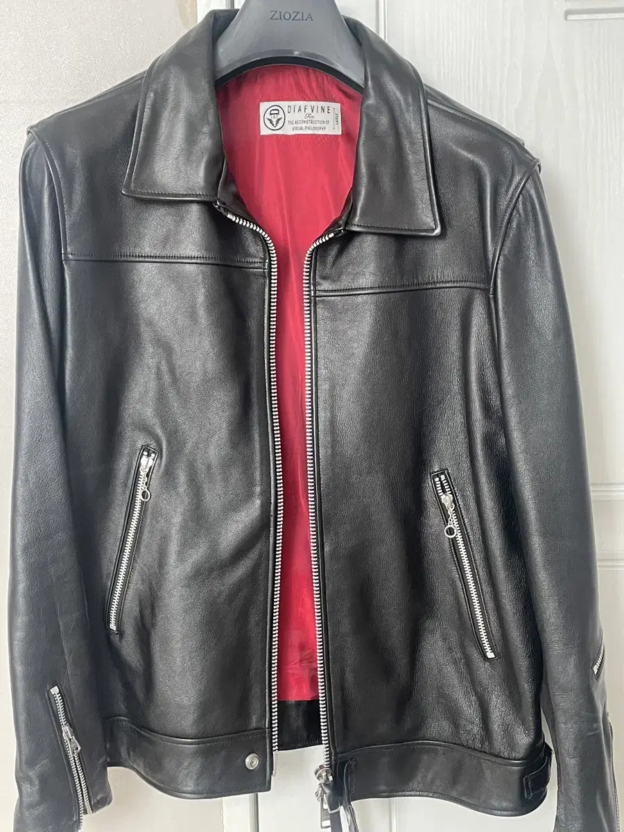 Sells Daphne Vine Leather Jacket (LOT 458)