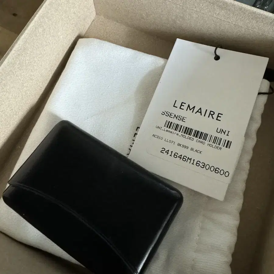 르메르 Lemaire Molded Card Holder Black 팝니다