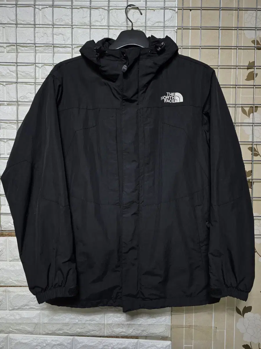 (90~95) The North Face Men's Windbreaker