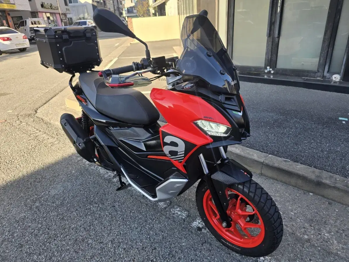 23년 아프릴리아 SR GT125 2천KM 거의새차 오토바이스쿠터바이트