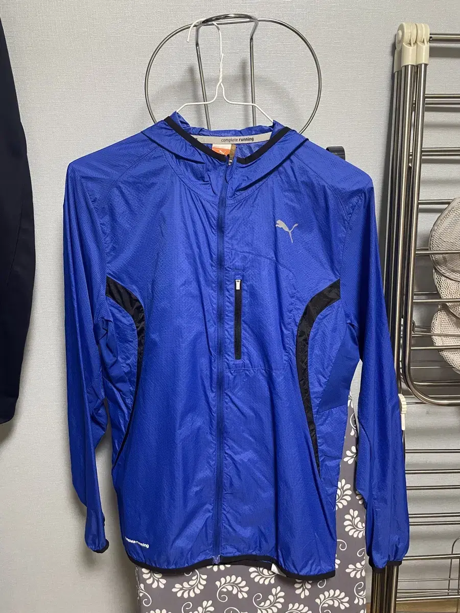 Puma Windbreaker Size 100