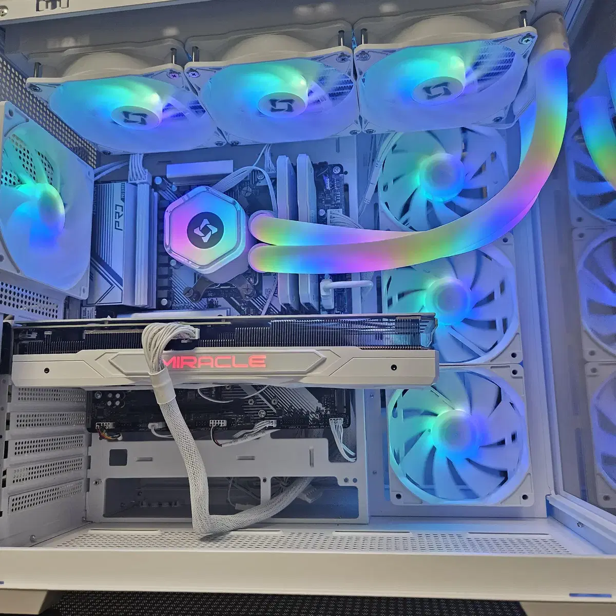 7800x3d, rtx4070 super 미라클 white 본체