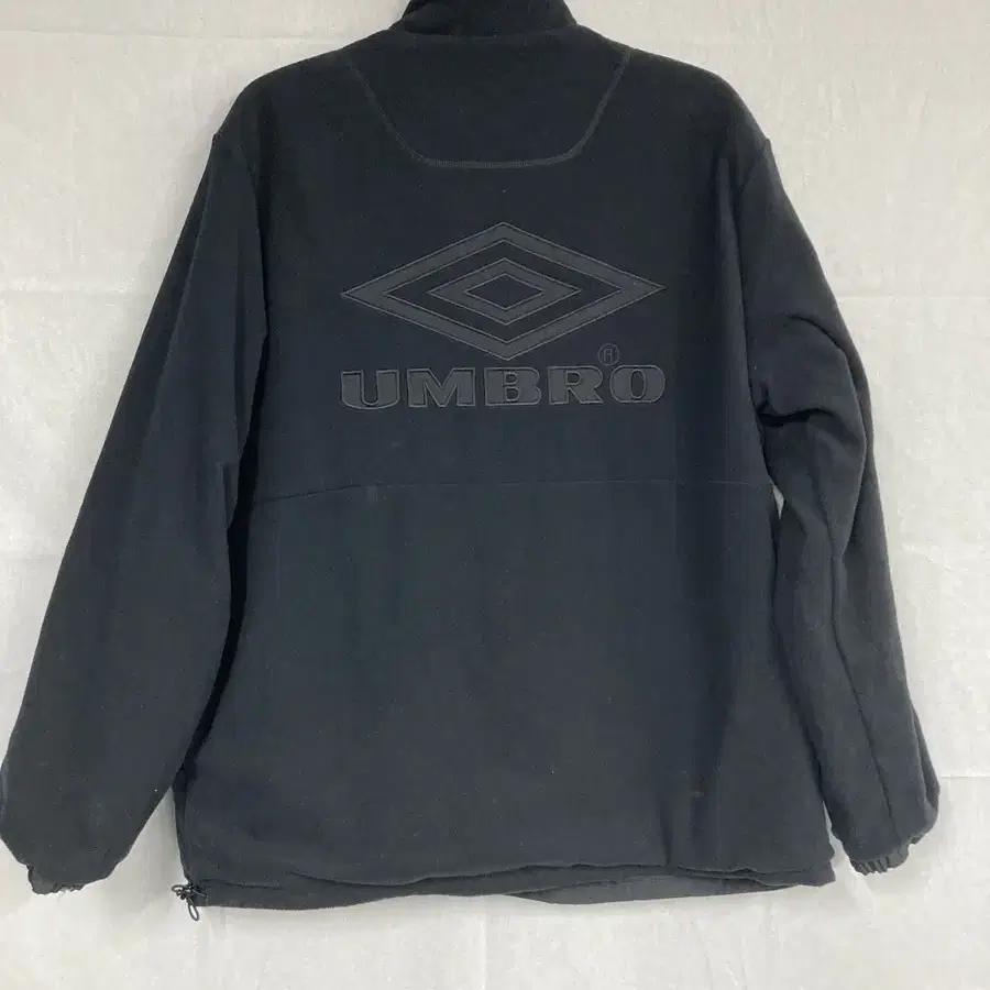 UMBRO 엄프로 폴라텍 리버시블 자켓 105사이즈