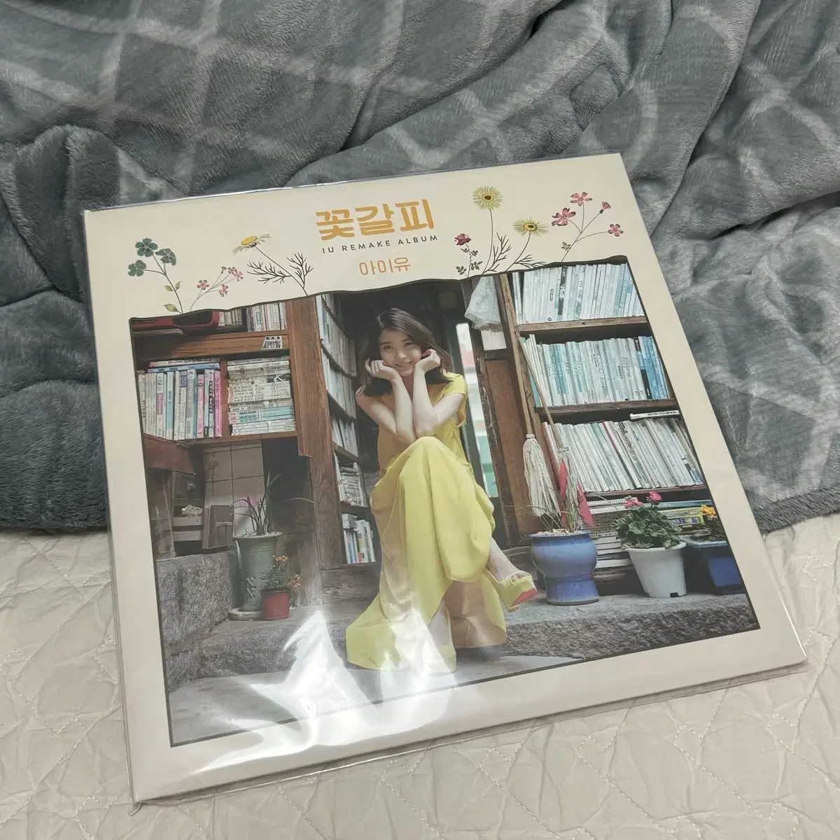 IU's flower ribbon LP sealed will be wts