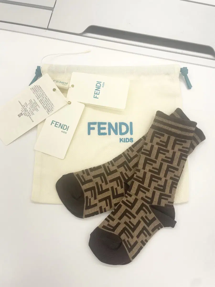 팬디 FENDI 키즈 양말 (12~24개월용)