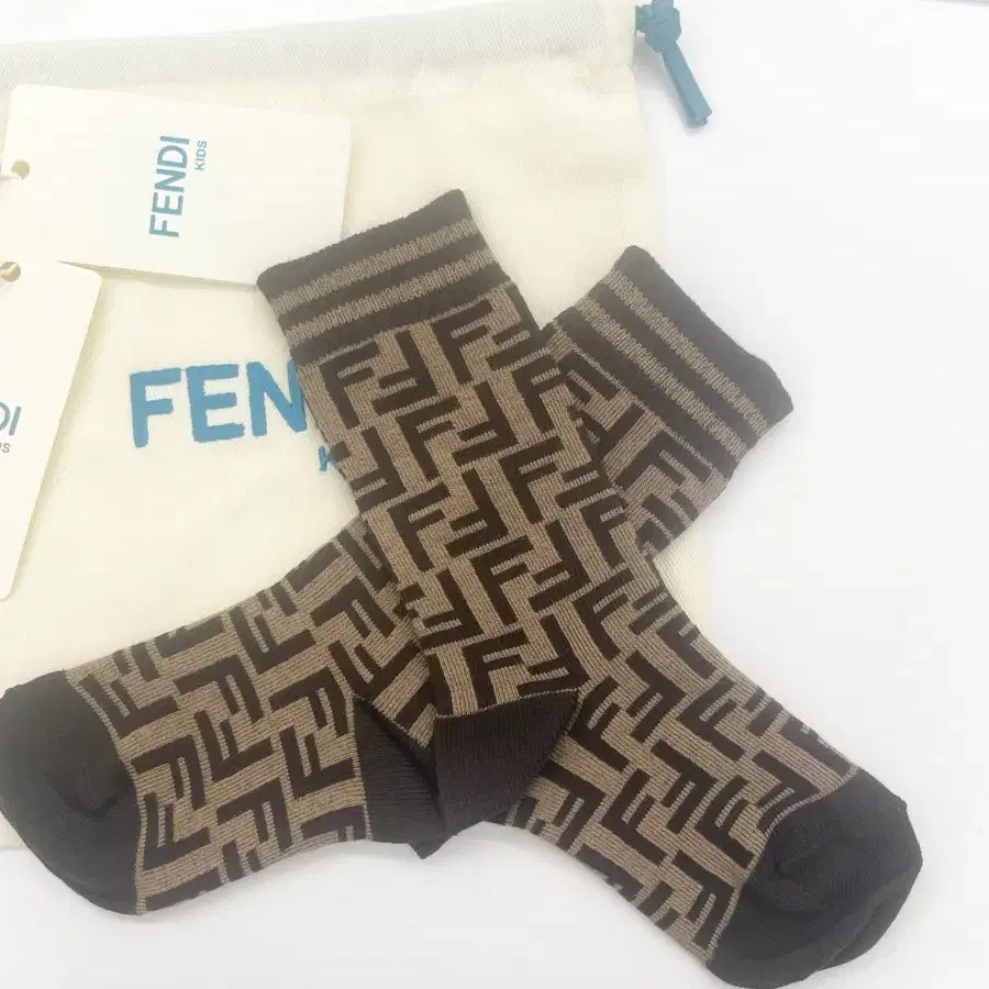 팬디 FENDI 키즈 양말 (12~24개월용)