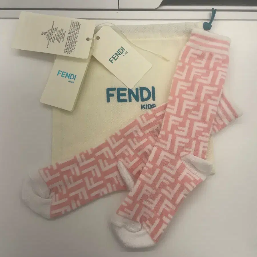 팬디 FENDI 키즈 양말 (12~24개월용)