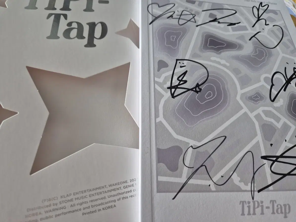 Kep1er sign signature Album