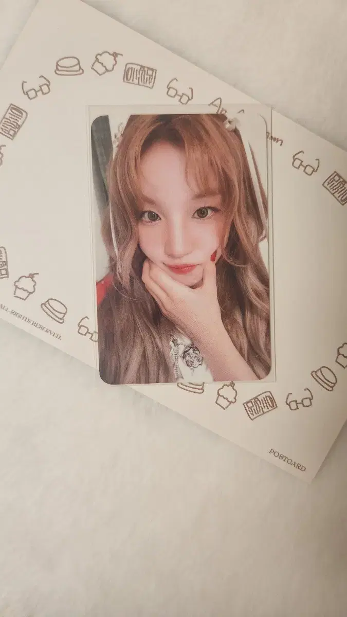 YUQI YUQ1 with muu unreleased photocard withmuu freak