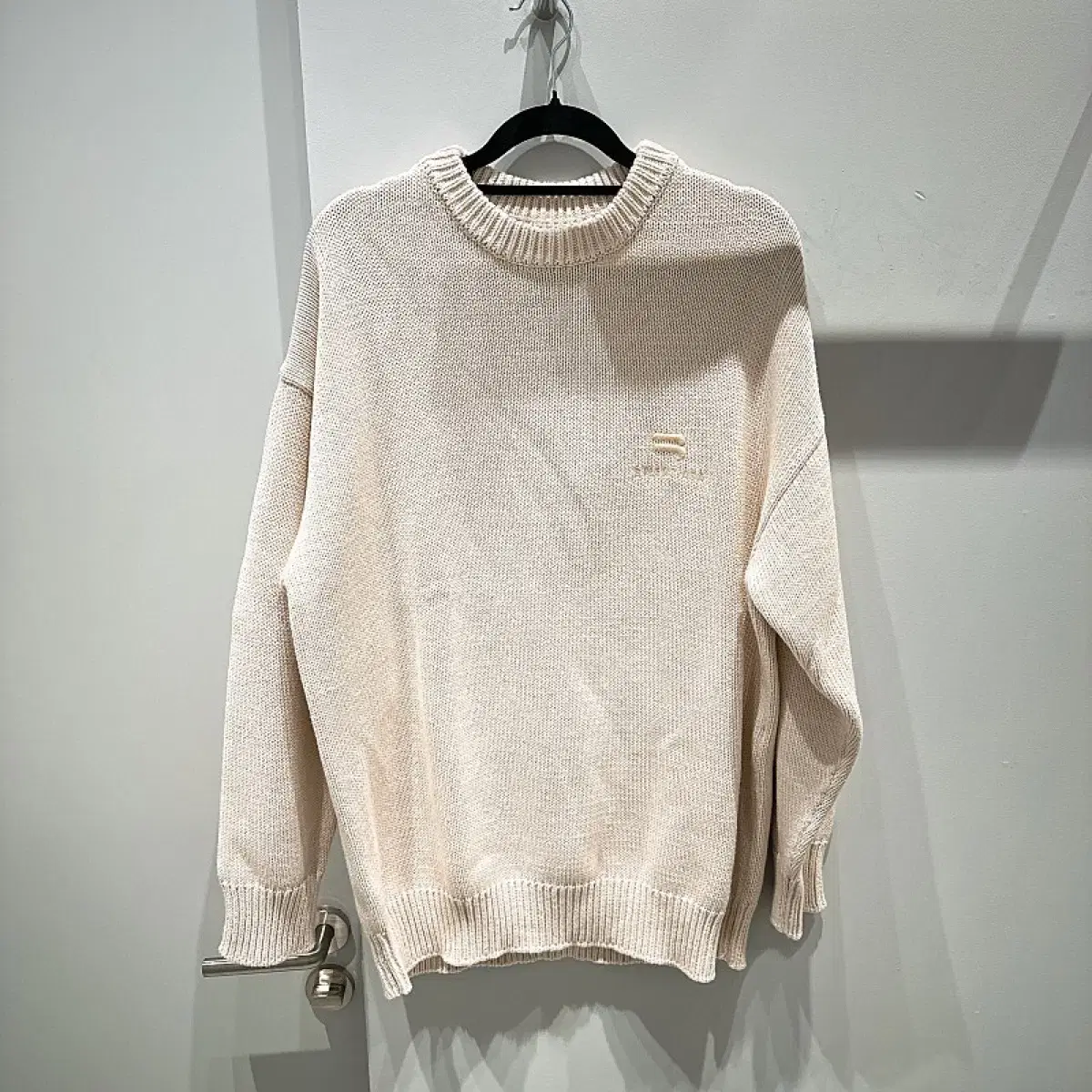 (Genuine/new) Balenciaga Unisex Beige B Embroidered Logo Oversized Knit