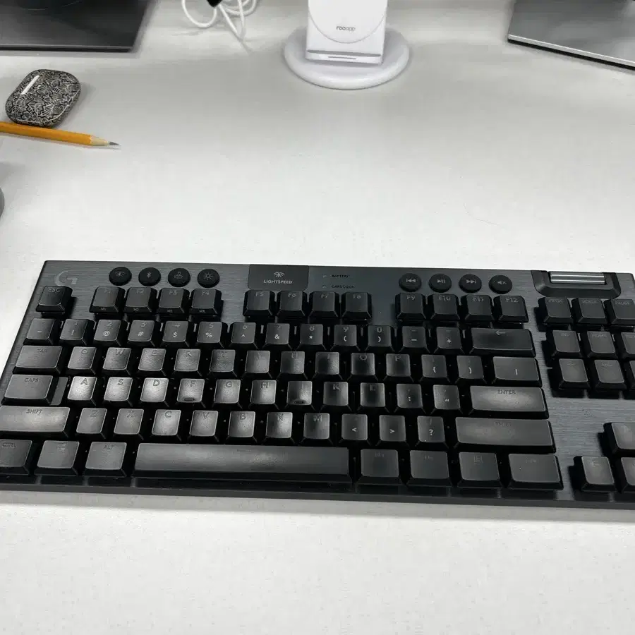 로지텍 G915 TKL Linear 키보드