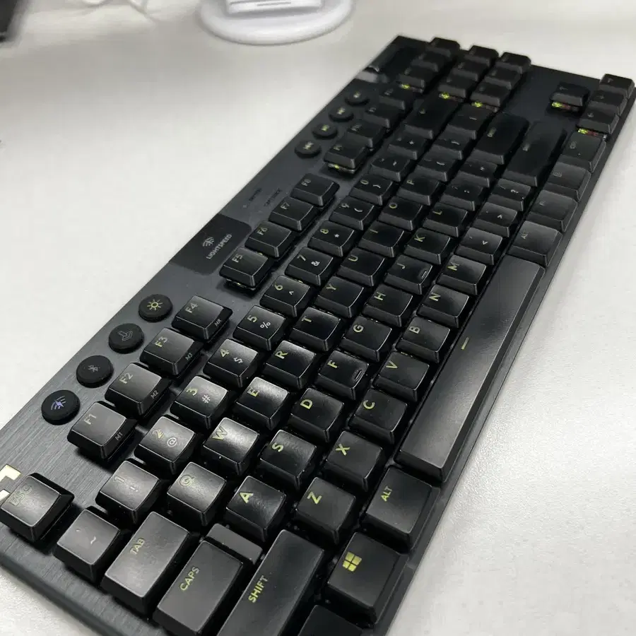 로지텍 G915 TKL Linear 키보드