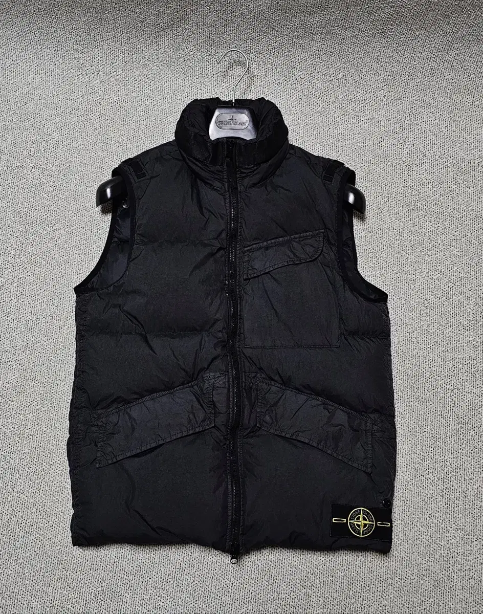 Stone Island 22FW Crinkle Crabs Nylon Down Padded Vest with Jo