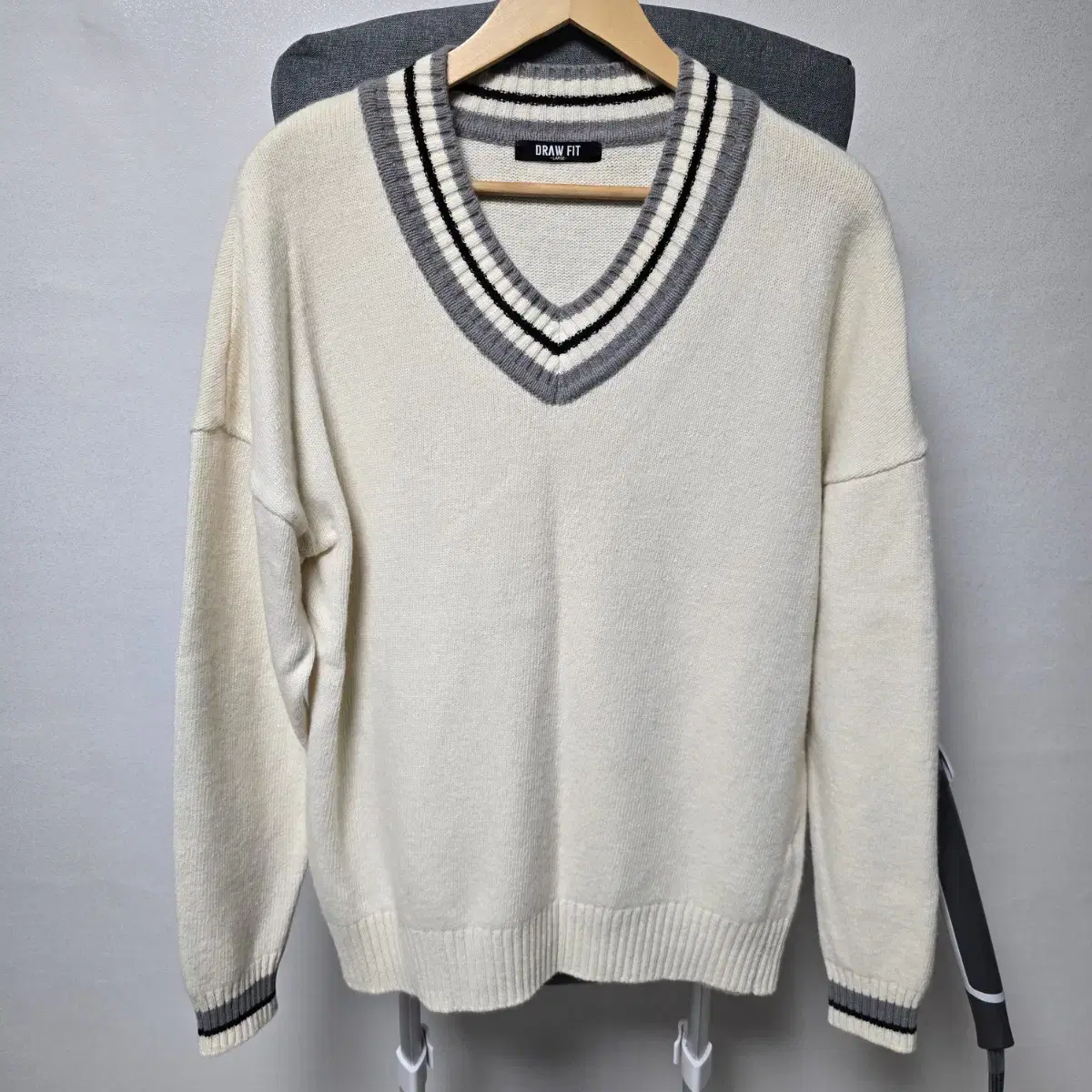 Drawcord overfit v-neck knit 100