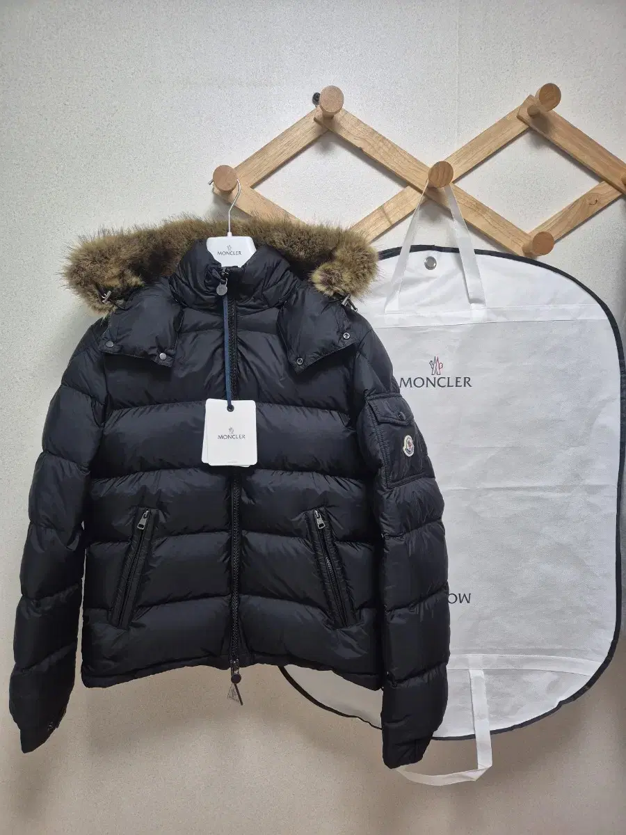 [3] 23FW Moncler Mayaf Padded New Short Mayaf