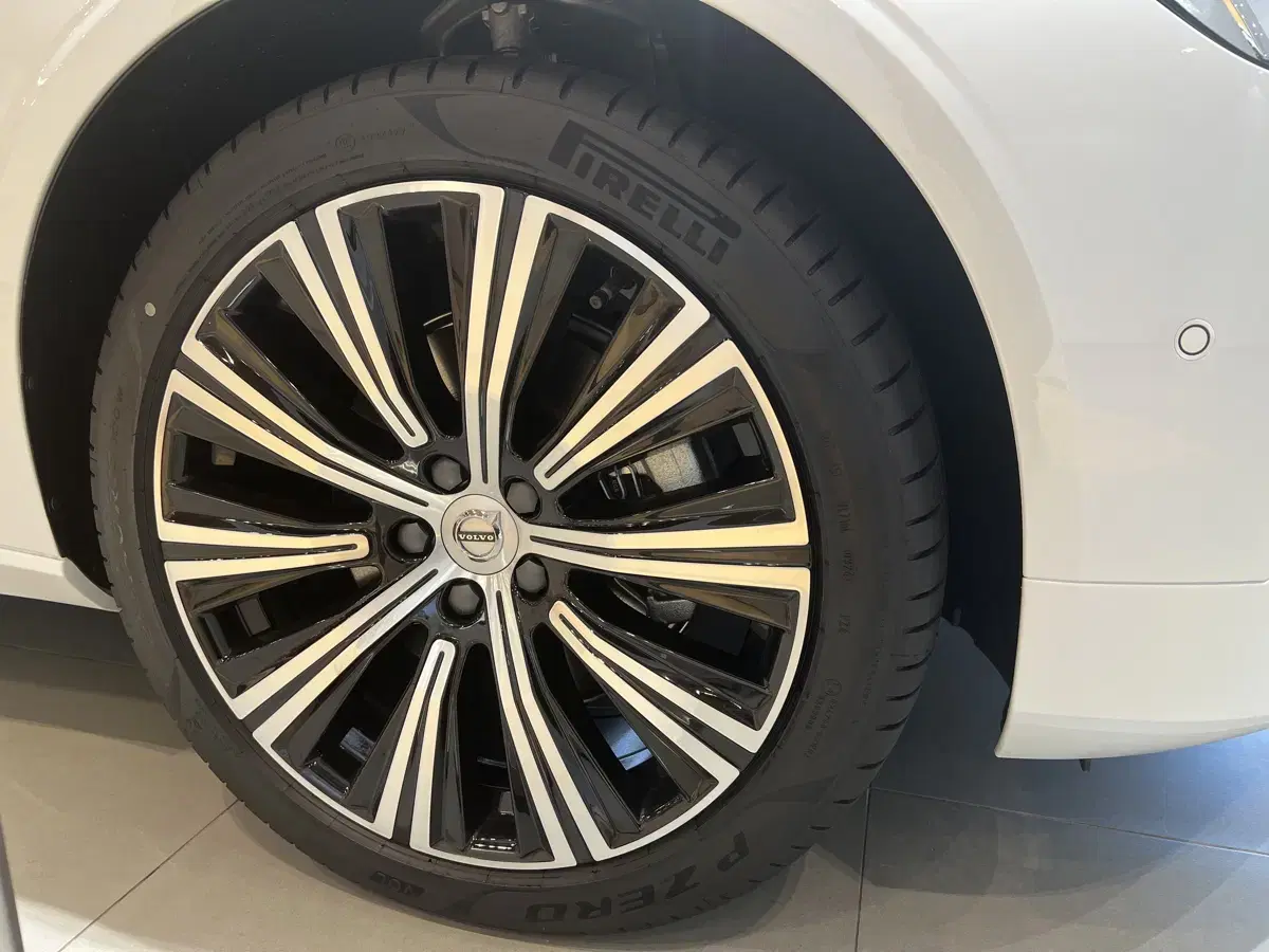 피렐리 P ZERO 볼보 S90 B5 255/40 R19 순정출고타이어