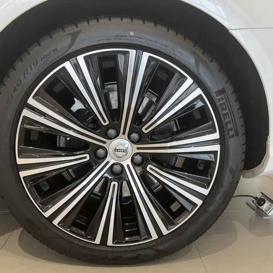 피렐리 P ZERO 볼보 S90 B5 255/40 R19 순정출고타이어