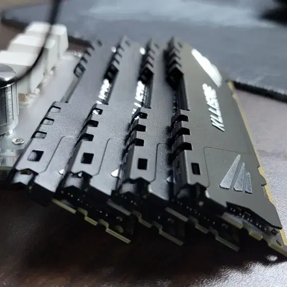 일괄-양면램 DDR4 16gb x 4개(총64gb)