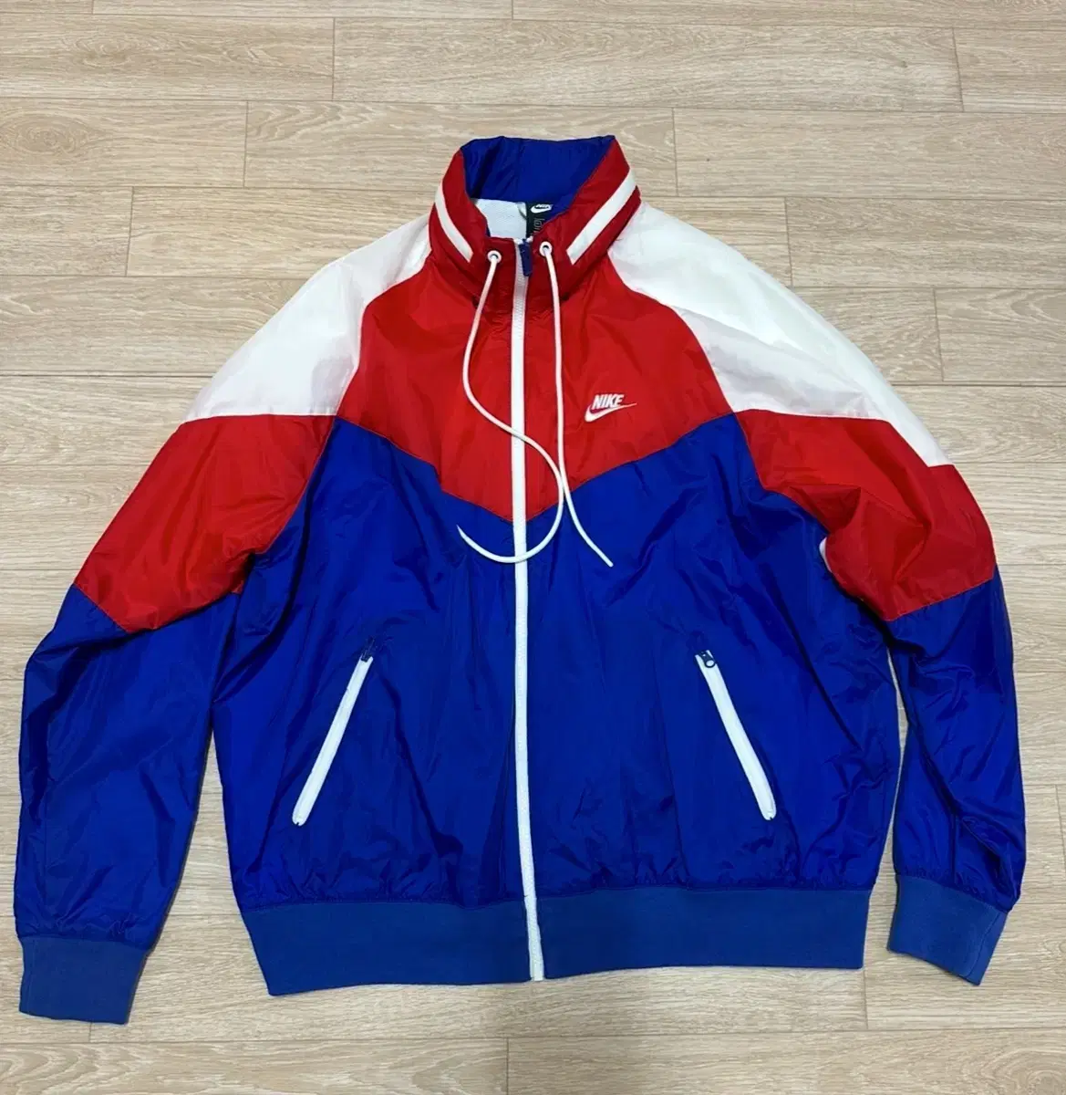 Nike Windbreaker (100 L) in excellent condition