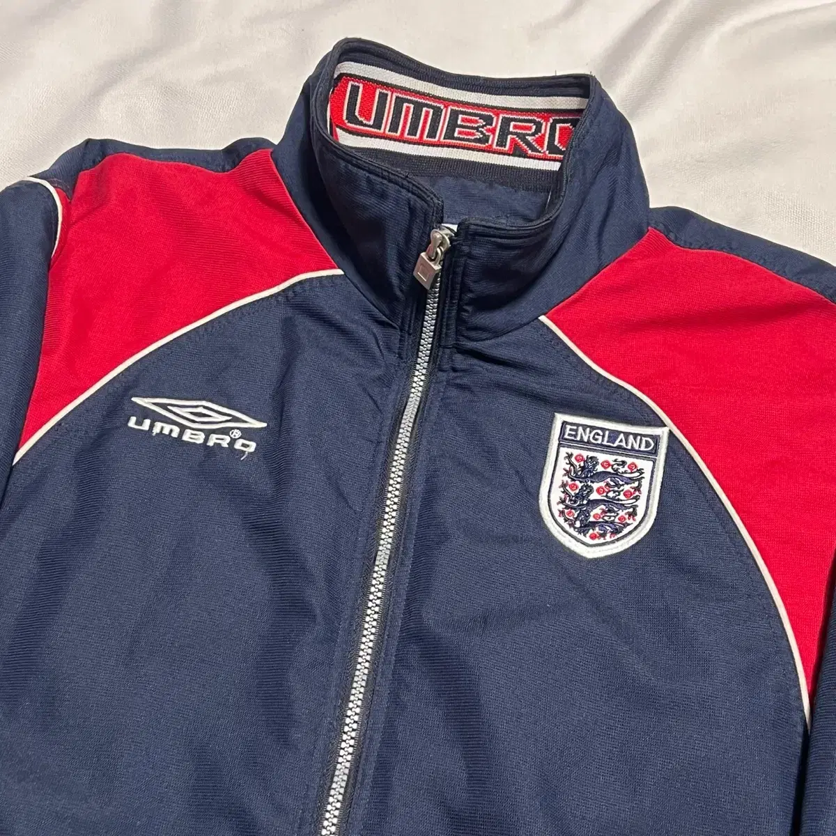 105 Umbro England National Team Windbreaker