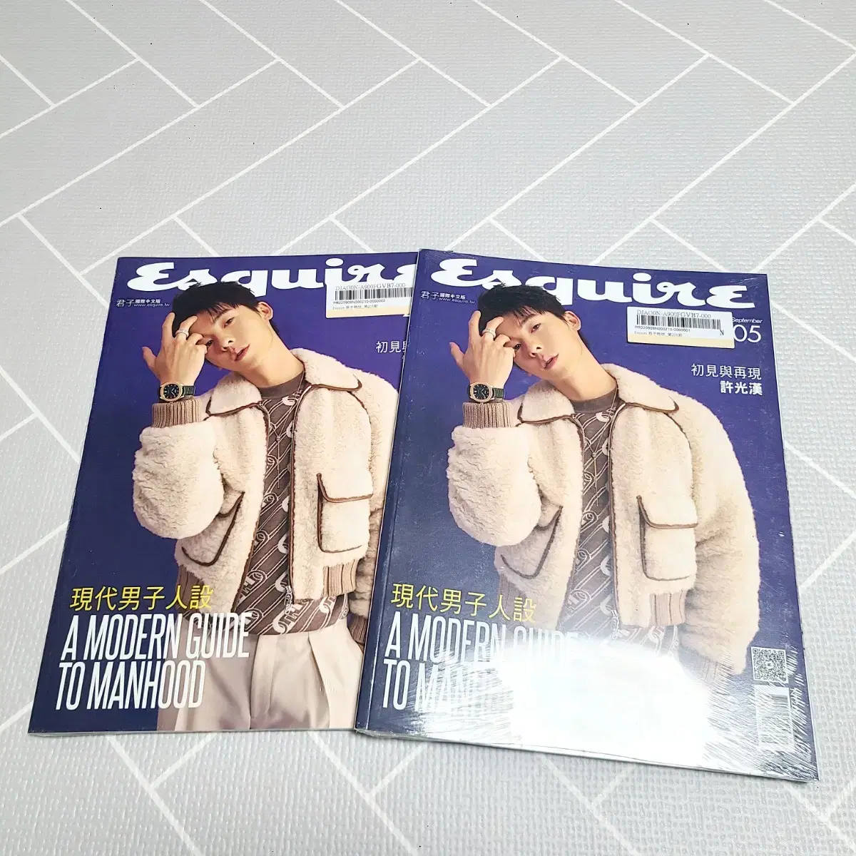 I'm selling 2 copies of sealed and 2 copies of bulk of the Hysterical Magazine (I'll give you all the merchandise).