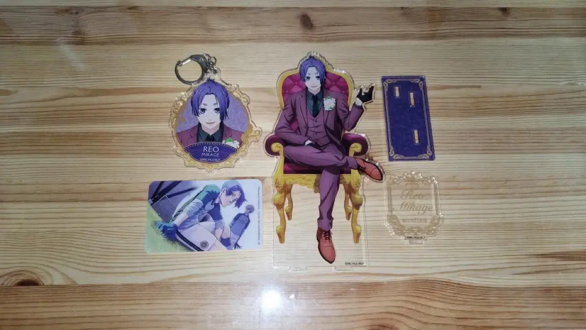 Mikage Leo Throne acrylic stand, acrylic keyring for sale! Shipping included!