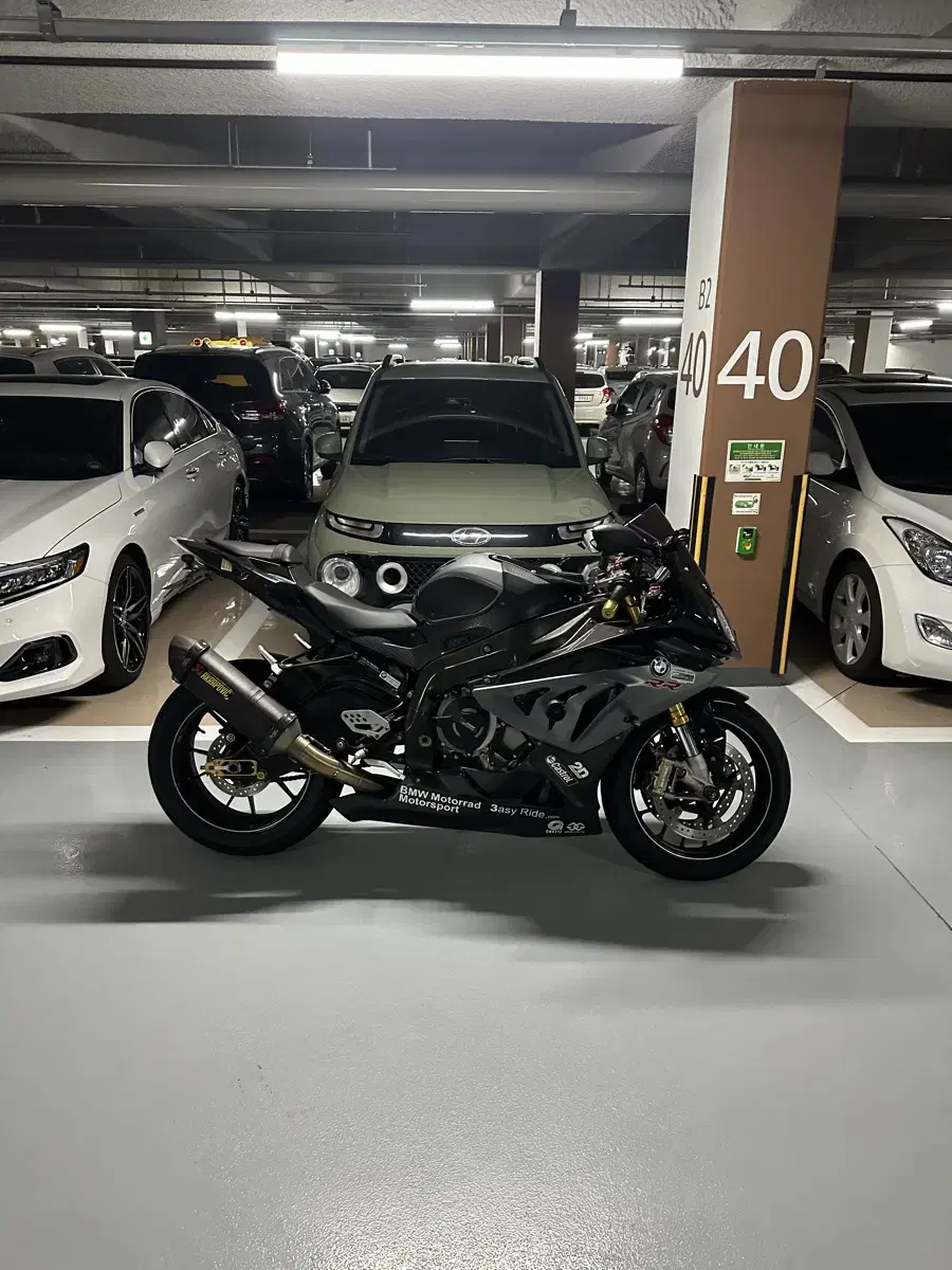 BMW S1000RR 14년 짧은키로수 헬멧포함